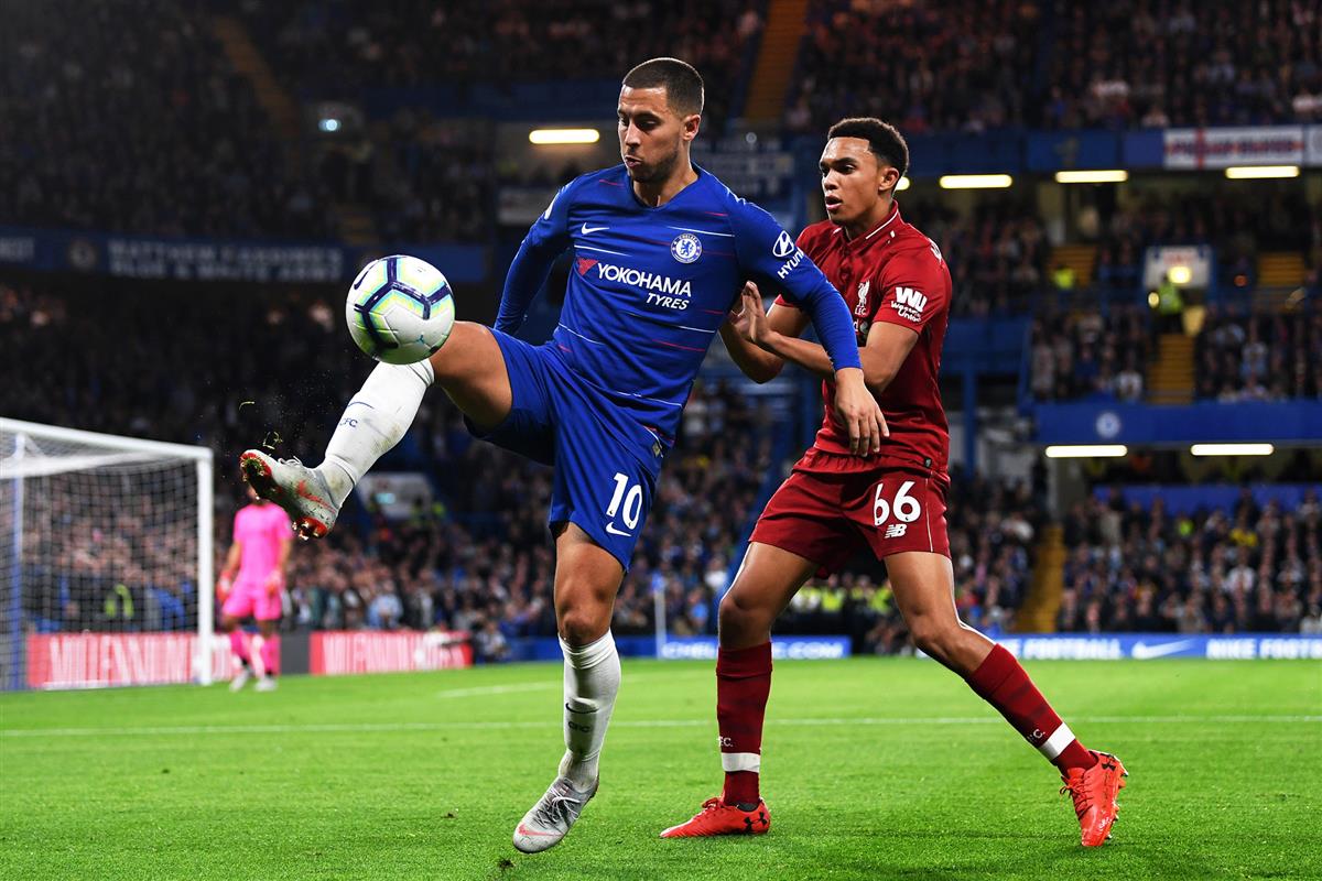 Eden Hazard với khả năng đi bóng lắt léo và che bóng giữ trụ cực tốt 