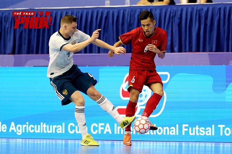 Chuyền bóng một chạm là kỹ thuật hiệu quả trong Futsal