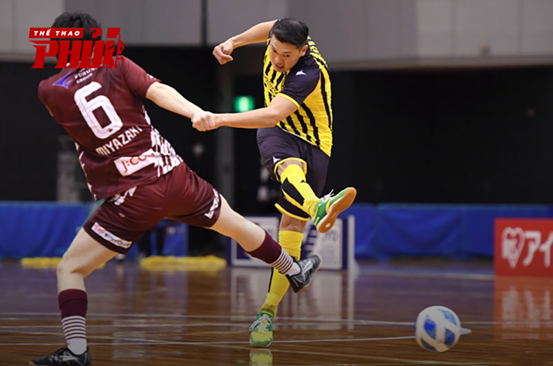 Mũi giày luôn rất hiệu quả trong Futsal