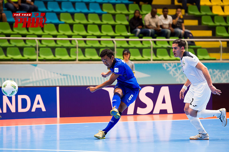 Pan là dòng giày chuyên về futsal và sân bóng đá cỏ nhân tạo 5 người 