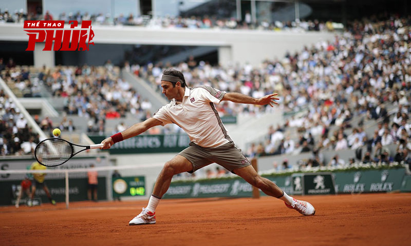 Federer có phong cách chơi lên lưới