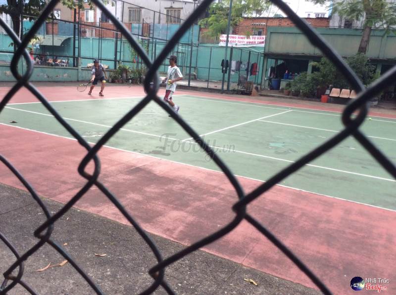 Sân tennis công viên Lê Thị Riêng