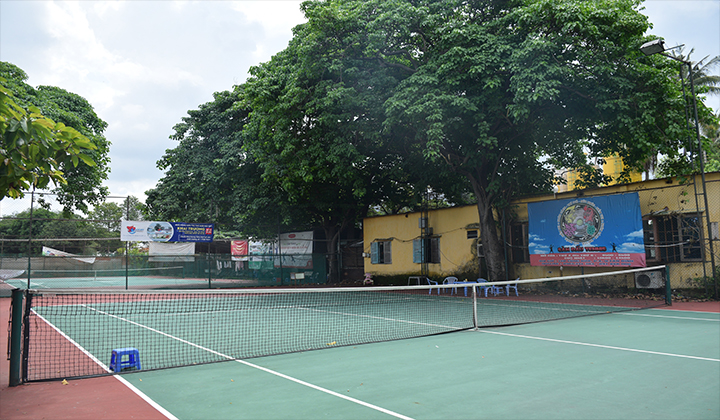 Sân tennis CLB tennis Hưu Trí